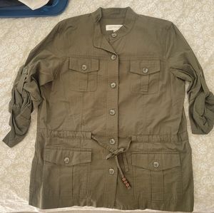 Green button cinch waist top